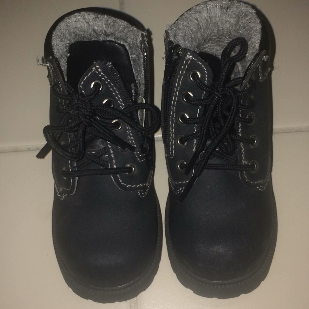 toddler 8.5 Black fleece waterproof boots